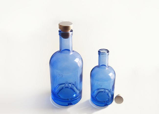 Factory price 750ml light blue glass wine bottles wholesale with cork bulk