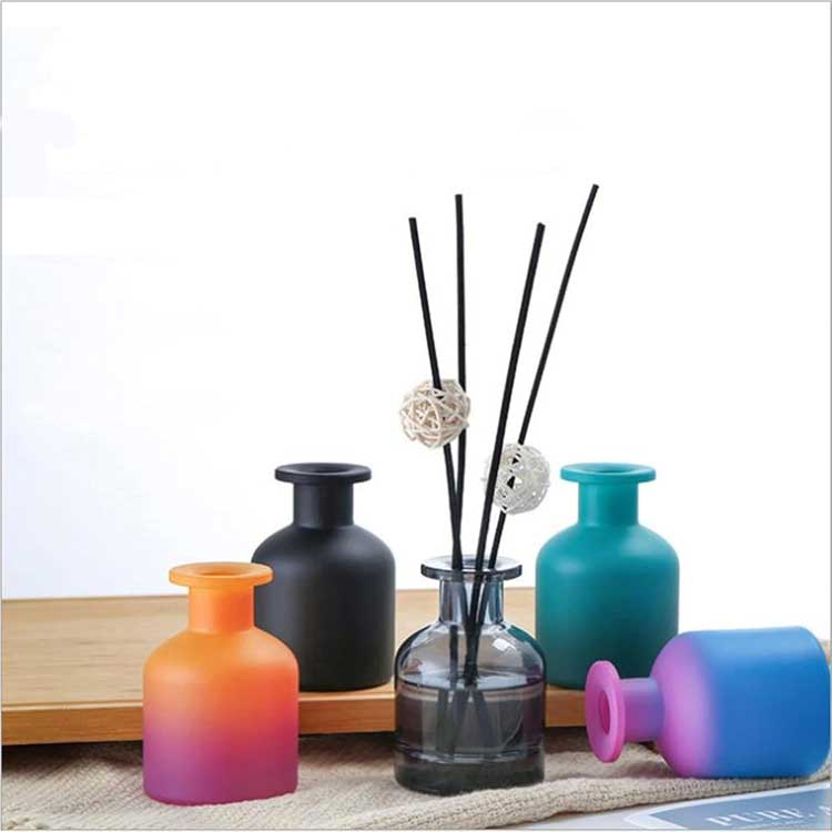 Small 50ml coloured glass diffusser bottles gradient aromathrapy jar refillable essential oils container fragrances scent accessories diffusers vase for diy replacement reed diffuser sticks home decor