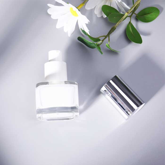 Luxury clear empty square 30ml glass foundation bottle with pump and sliver cap